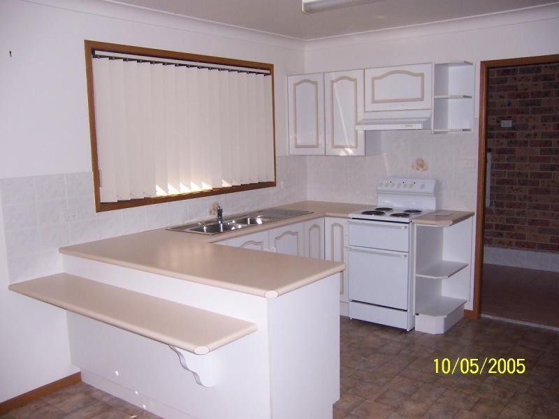 2 Herbert Close, Bomaderry NSW 2541