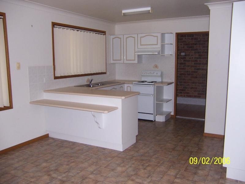 2 Herbert Close, Bomaderry NSW 2541