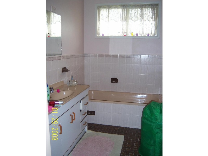 21 Young Avenue, Nowra NSW 2541