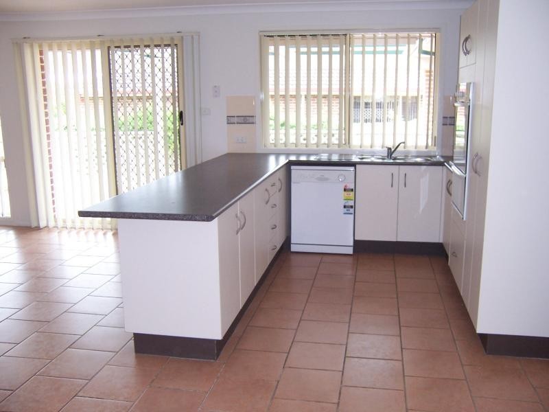 24 Illawarra Circuit, Worrigee NSW 2540