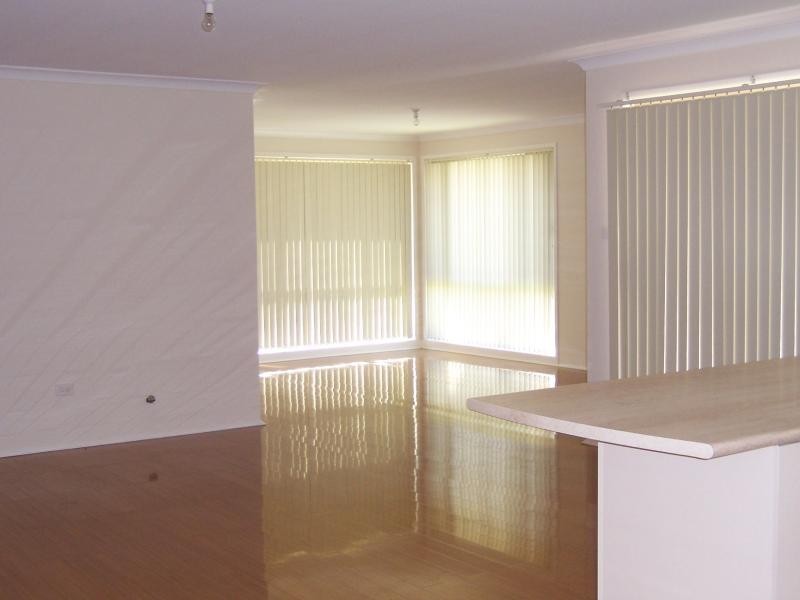 8 Warrigal Street, Worrigee NSW 2540