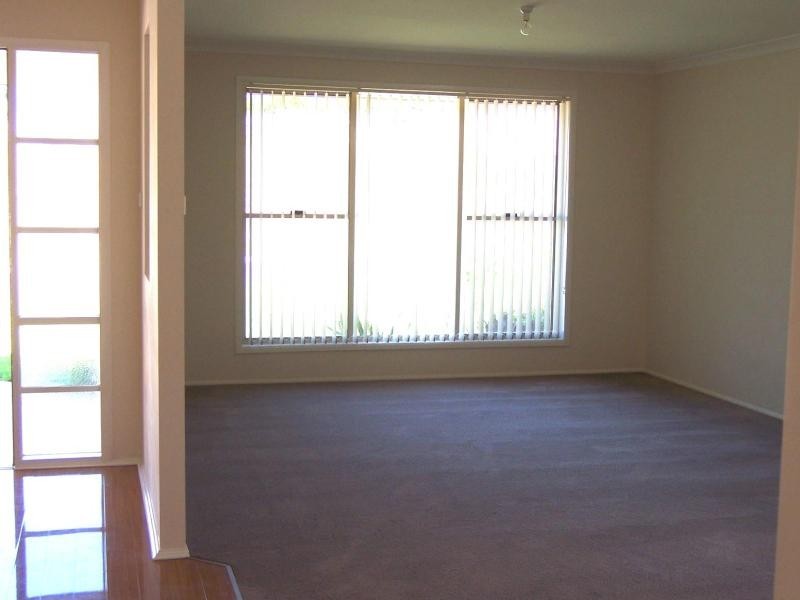 8 Warrigal Street, Worrigee NSW 2540