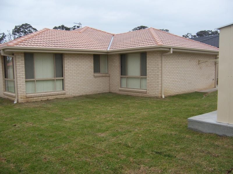 8 Warrigal Street, Worrigee NSW 2540