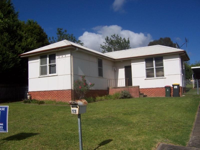 13 Burr Avenue, Nowra NSW 2541