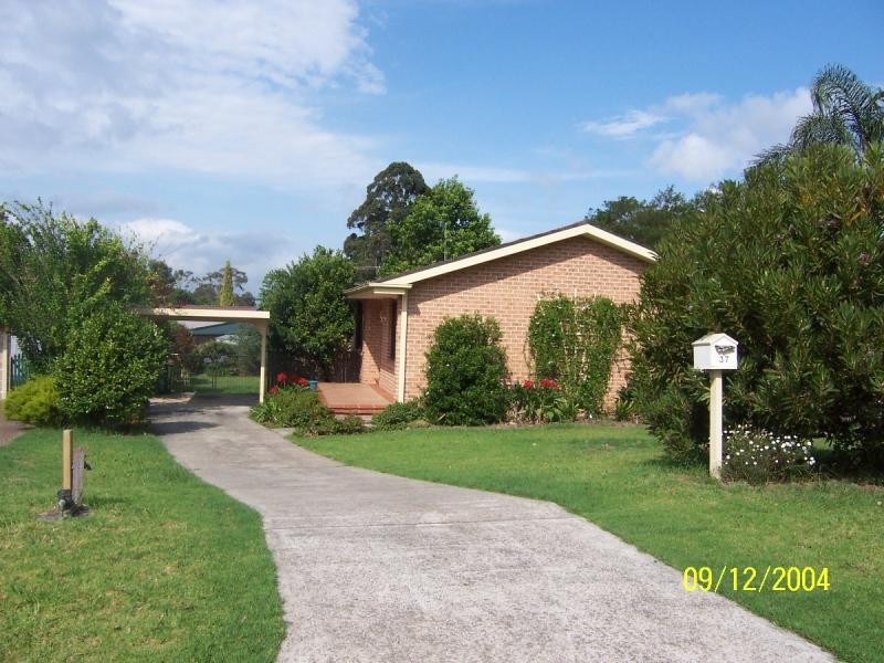37 Yeovil Drive, Bomaderry NSW 2541