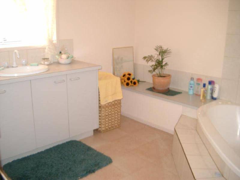 4 Clinton Court, Leongatha VIC 3953