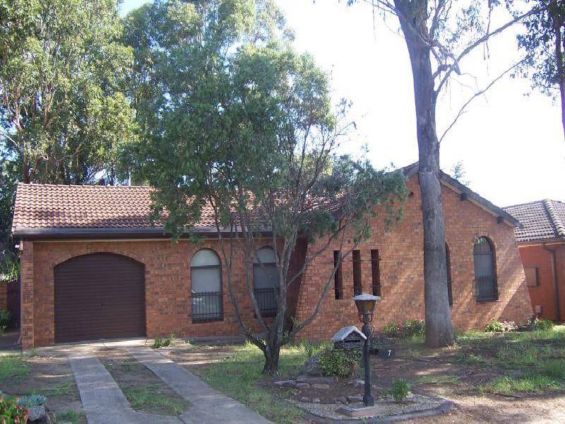 7 Lyrebird Place, Ingleburn NSW 2565