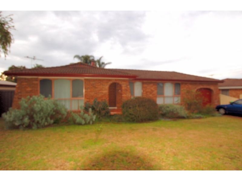 7 Maxwell Street, Macquarie Fields NSW 2564