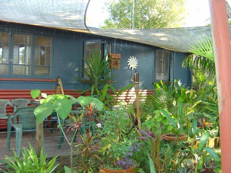 7 Hibiscus Street, Urangan QLD 4655