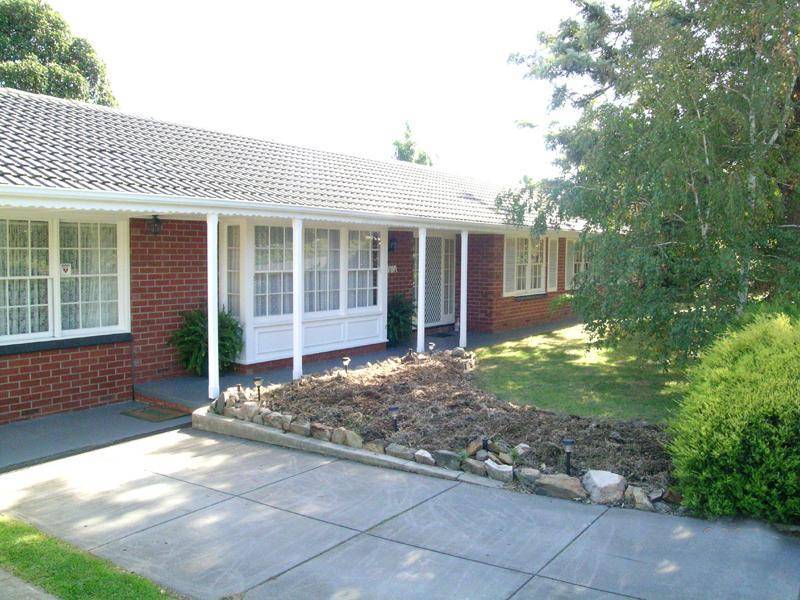 11 Roundaway Crescent, O’halloran Hill SA 5158