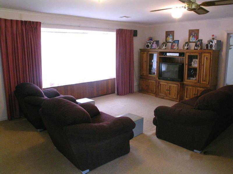 11 Roundaway Crescent, O’halloran Hill SA 5158