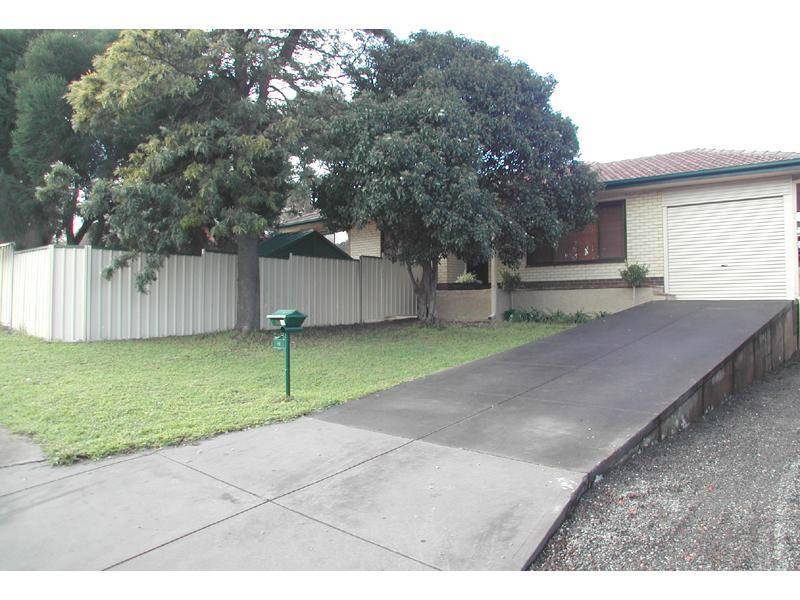 16 Clive Street, Morphett Vale SA 5162
