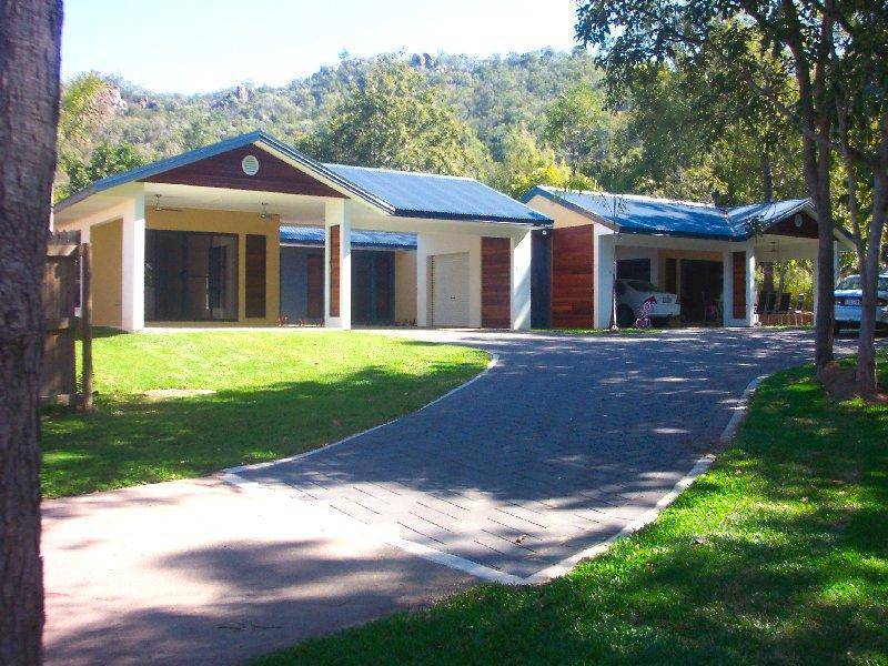 13 Serene Place, Magnetic Island QLD 4819