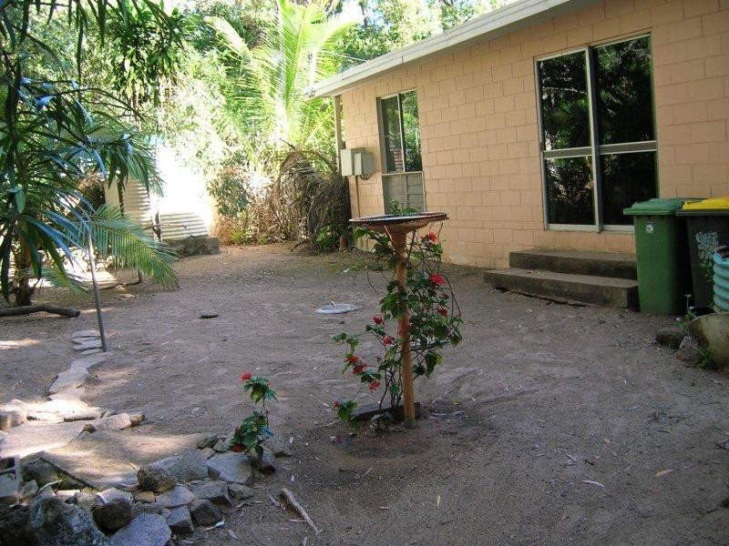27 Dent Street, Magnetic Island QLD 4819