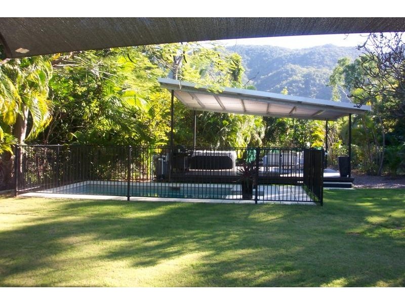 44 Barton Street, Magnetic Island QLD 4819
