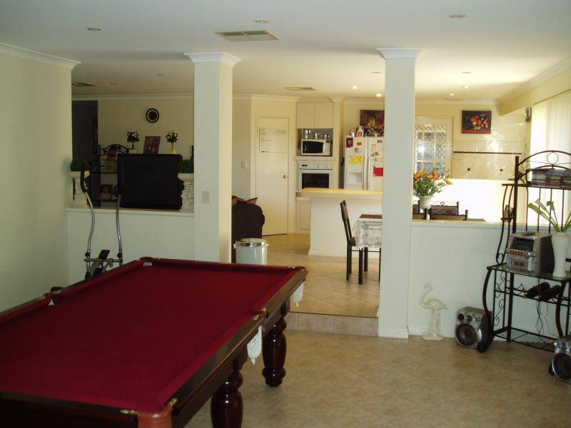 4 Deerina Green, Alexander Heights WA 6064