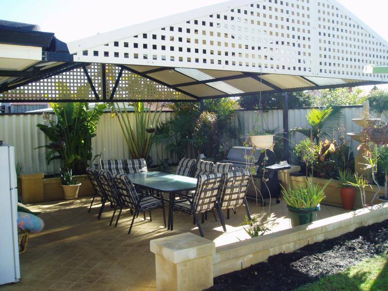 4 Deerina Green, Alexander Heights WA 6064