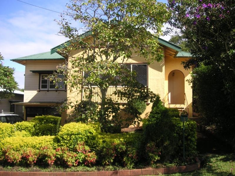 8 Oakley Avenue, East Lismore NSW 2480