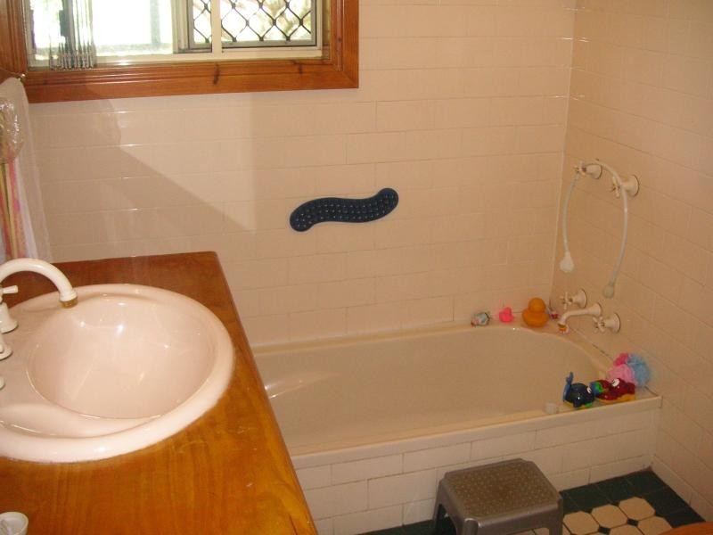 8 Oakley Avenue, East Lismore NSW 2480