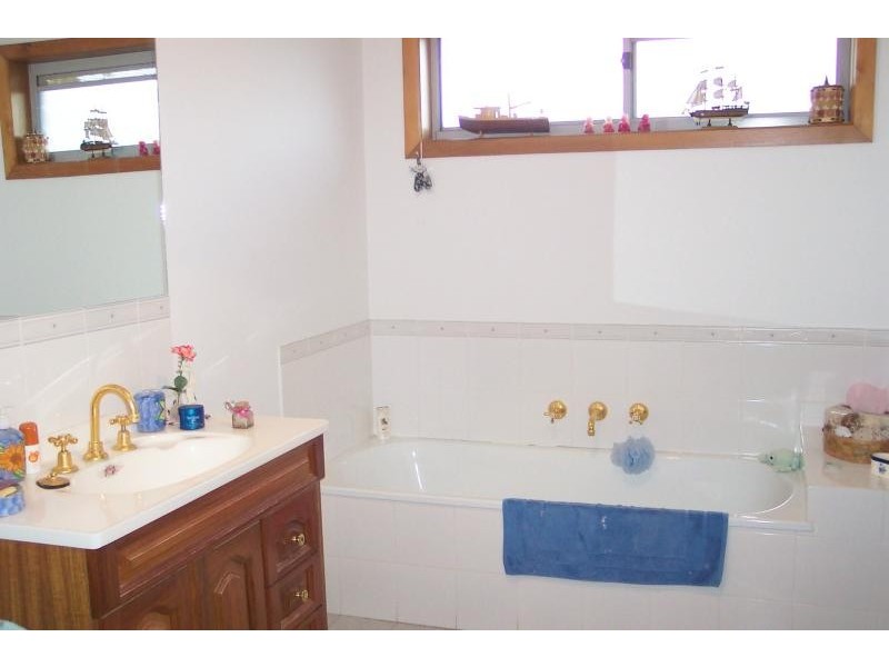 4 Flinders Street, Eden NSW 2551