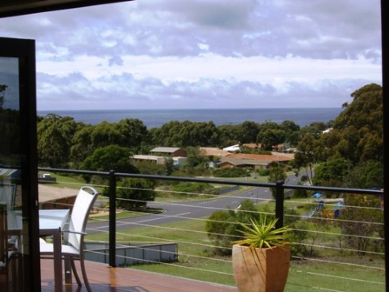 4B Elizabeth Parade, Tura Beach NSW 2548