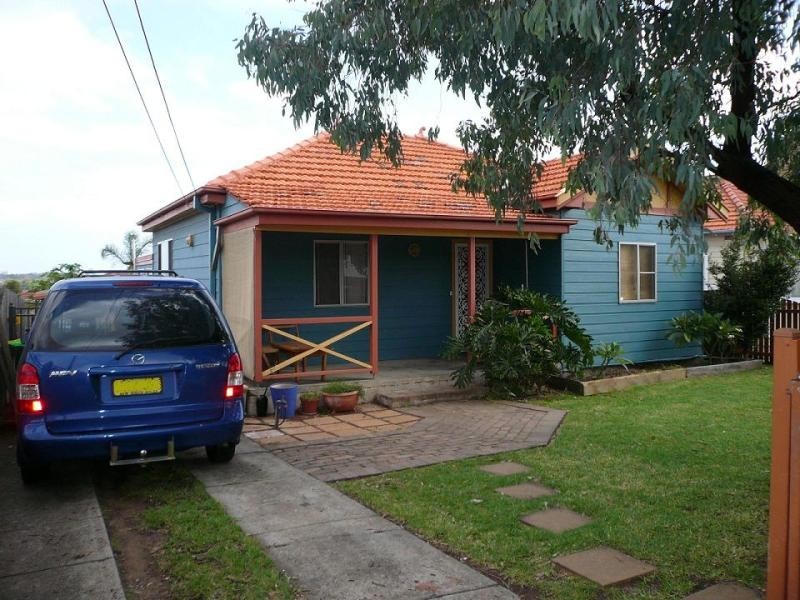 14 Albion Street, Roselands NSW 2196