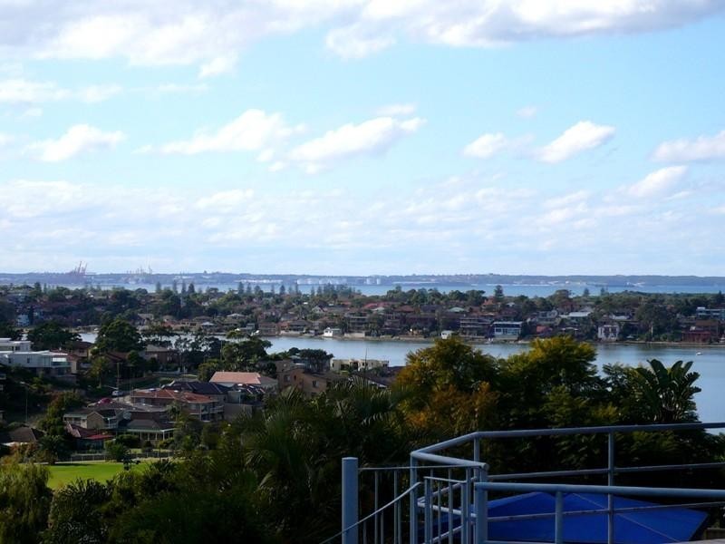 42 Gnarbo Avenue, Carss Park NSW 2221