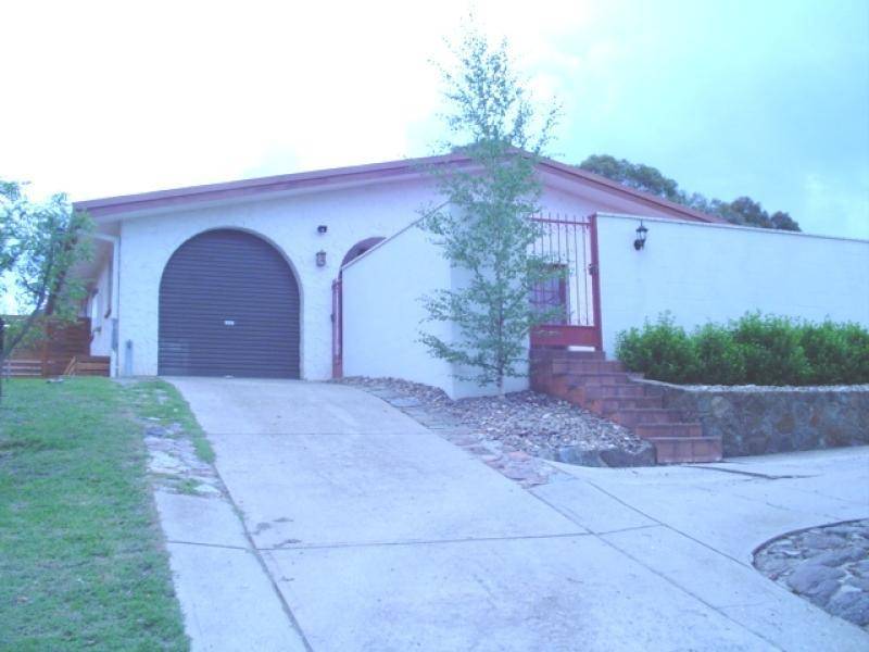 16 Karawatha Circuit, Cooma NSW 2630