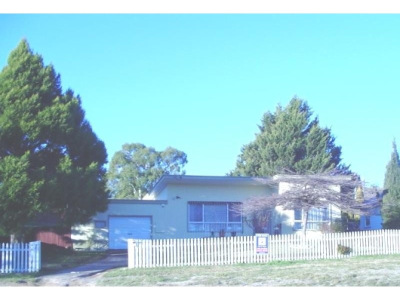 42 Baron Street, Cooma NSW 2630