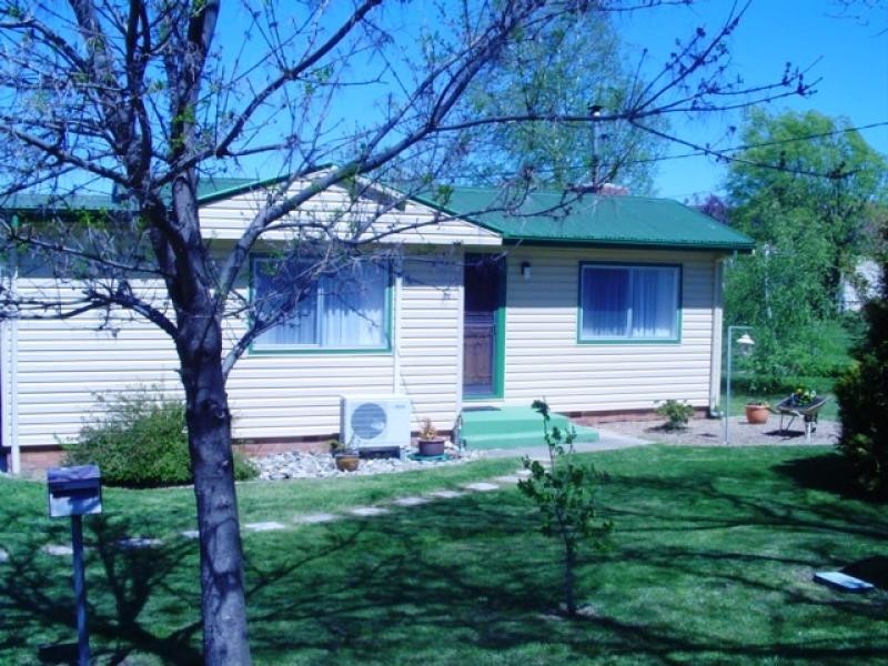 8 York Street, Adaminaby NSW 2629