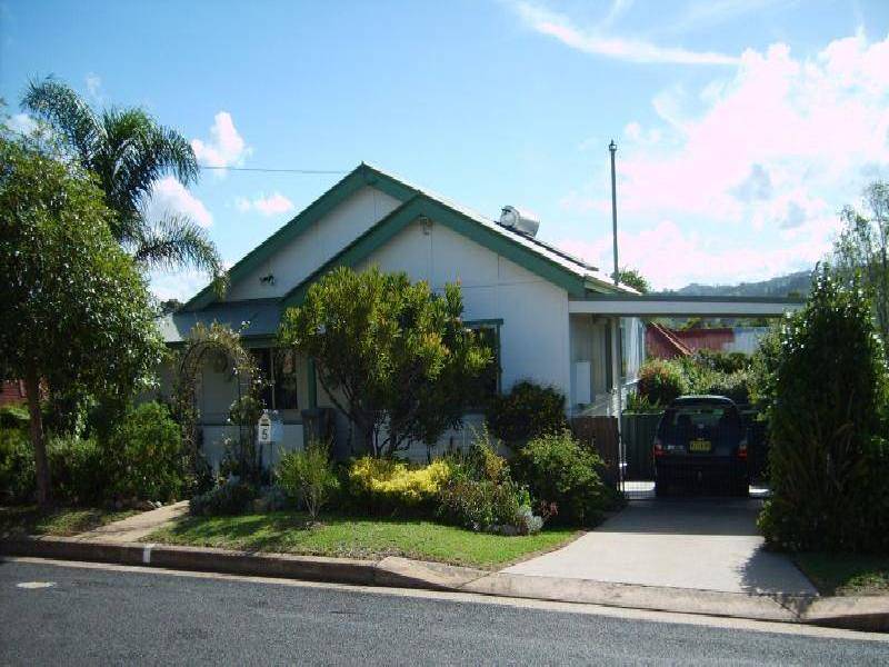 5 Heath Street, Bega NSW 2550