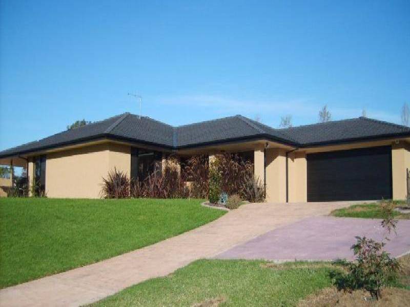 33 Glen Mia Drive, Bega NSW 2550