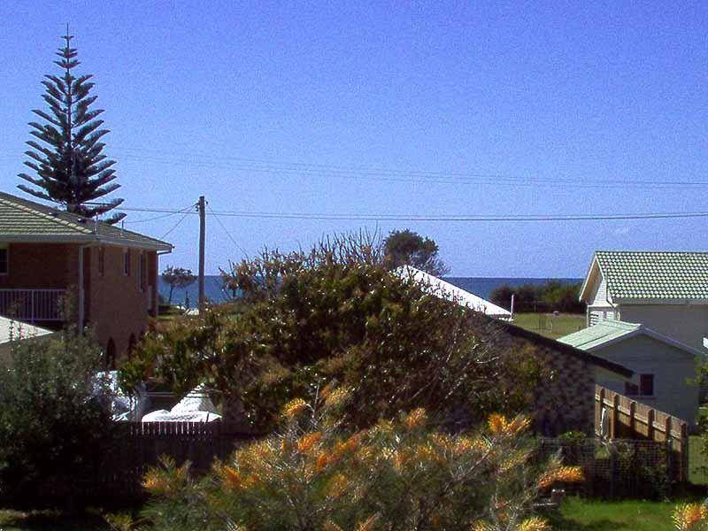 15 Honeysuckle Street, Brooms Head NSW 2463
