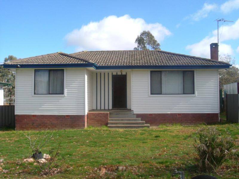 13 Bendick Street, Young NSW 2594