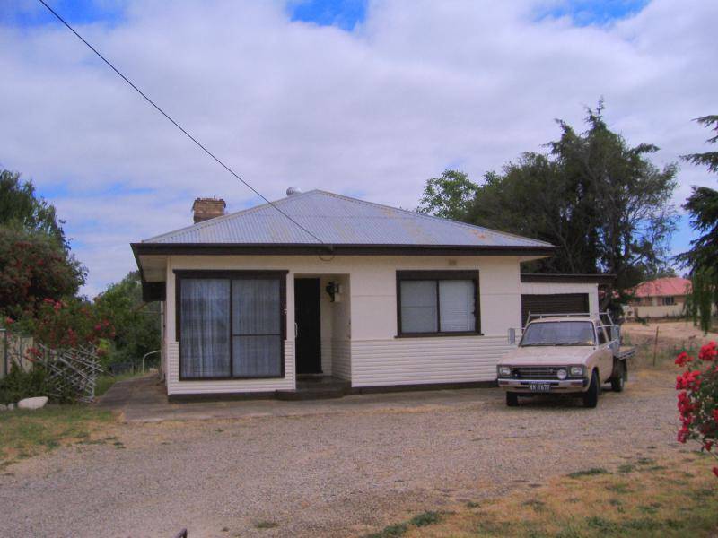 17 Trafalgar Street, Young NSW 2594