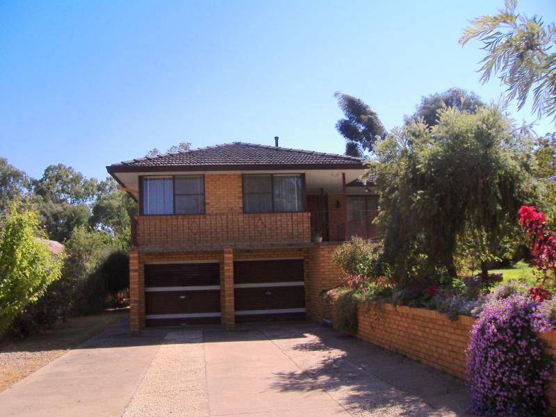 11 Melville Street, Young NSW 2594