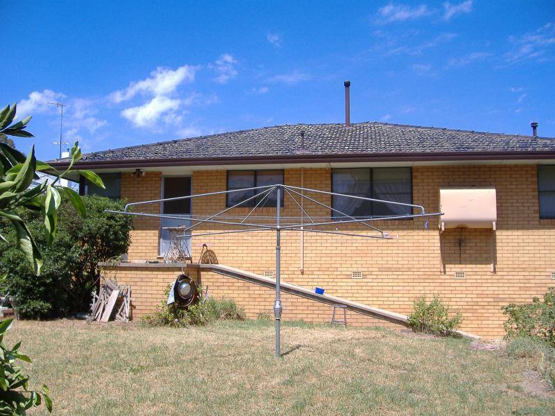 11 Melville Street, Young NSW 2594