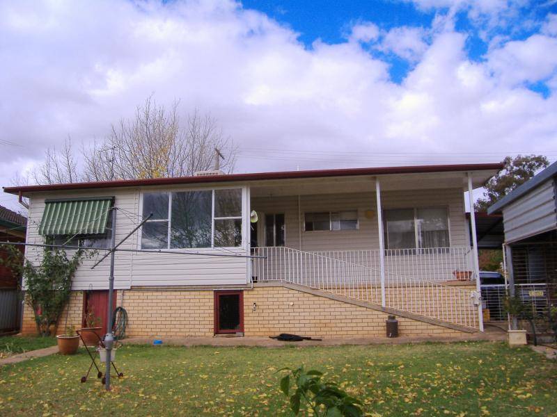 3 Milong Street, Young NSW 2594