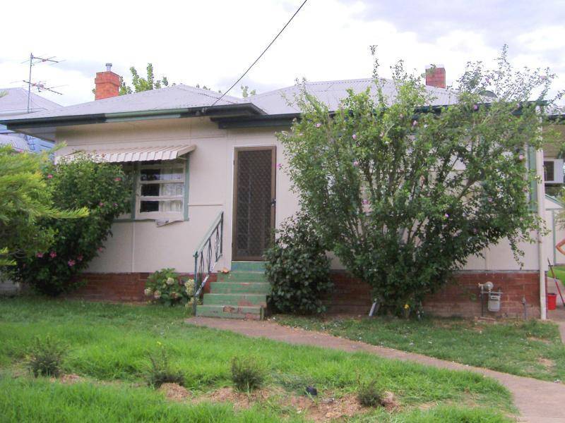 65 Brock Street, Young NSW 2594
