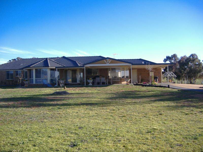 65 Chums Lane, Young NSW 2594