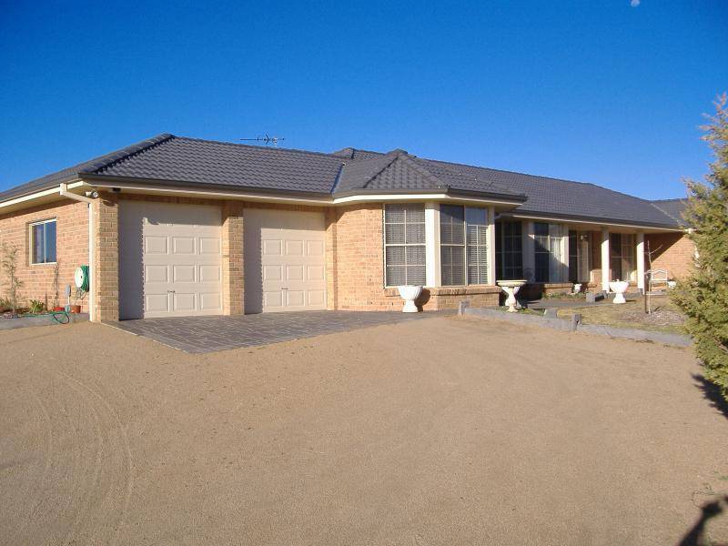 65 Chums Lane, Young NSW 2594