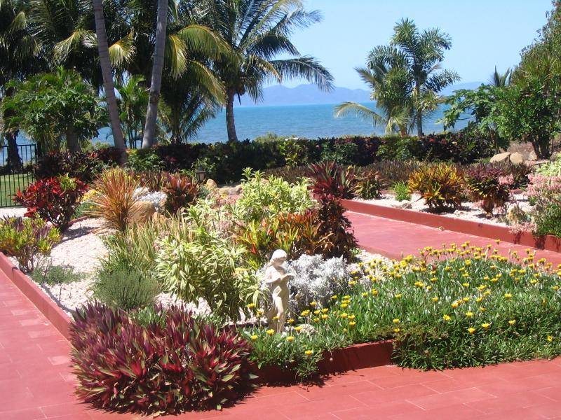 10 Baxter Avenue, Bowen QLD 4805