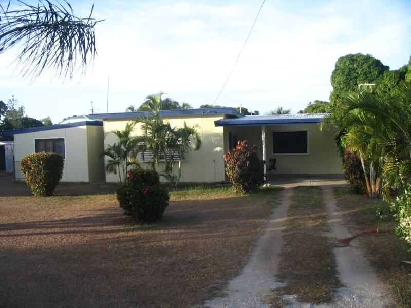 54 Tracey Street, Bowen QLD 4805