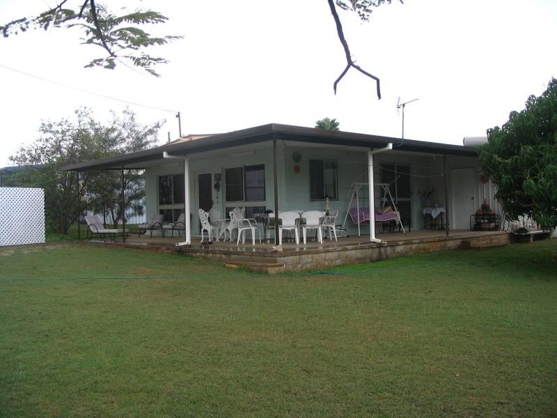 77 Whyte Avenue, Bowen QLD 4805