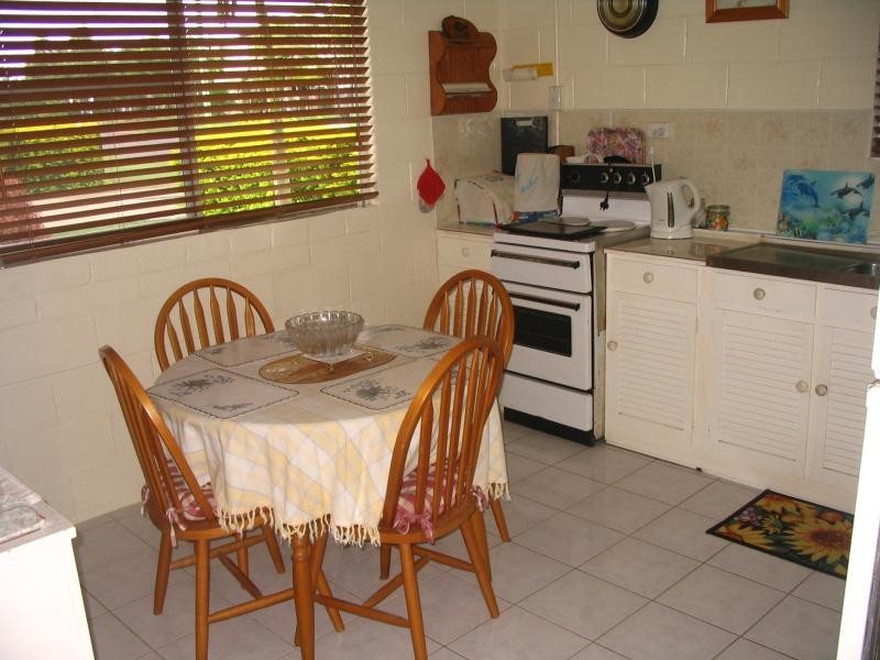 77 Whyte Avenue, Bowen QLD 4805