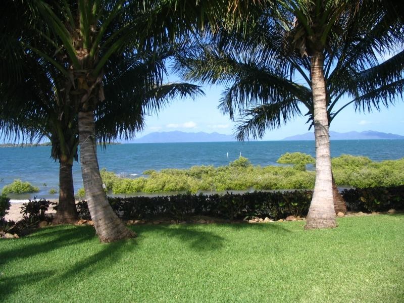 10 Baxter Avenue, Bowen QLD 4805