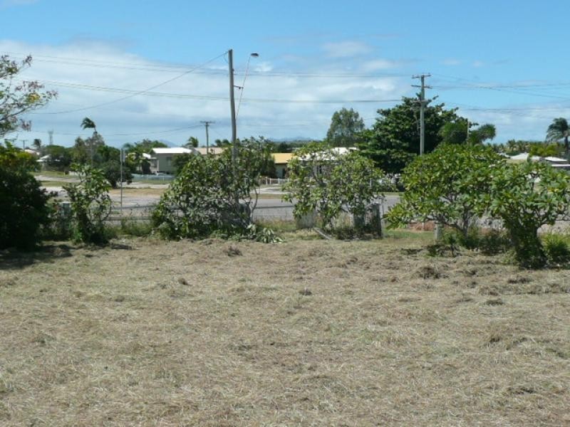 27a Leichhardt Street, Bowen QLD 4805