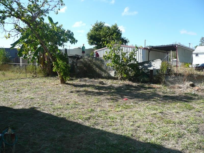 27 Seventh Avenue, Scottville QLD 4804