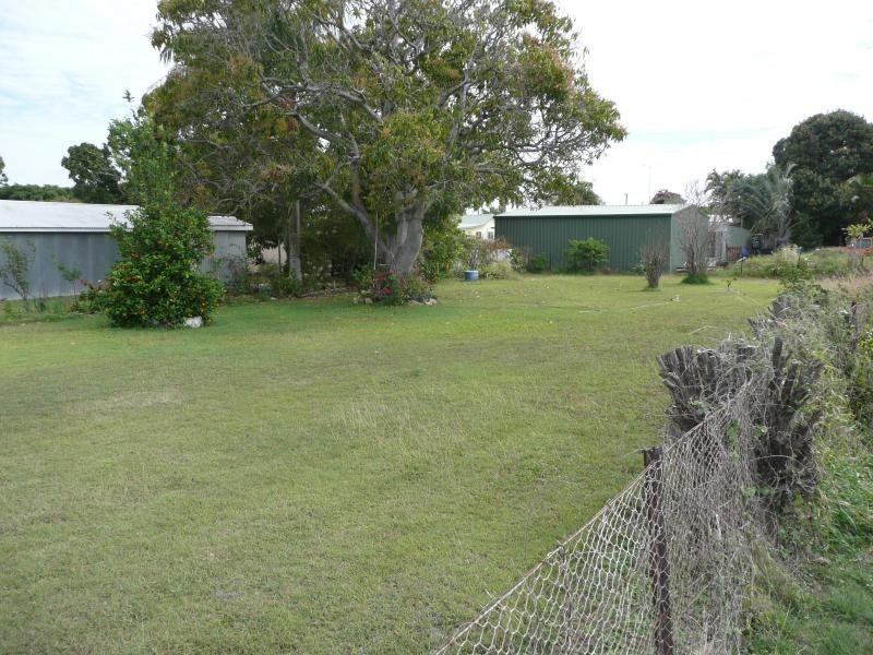 37 Bergl Street, Bowen QLD 4805