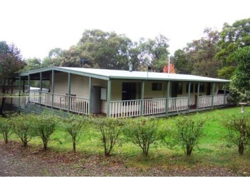 9 Braeside Drive, Launching Place VIC 3139